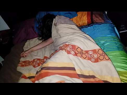 ❤️ Stepson berači svojo mlado mačeho, medtem ko ona spi. ️ Porno na porno sl.oldsex.ru
